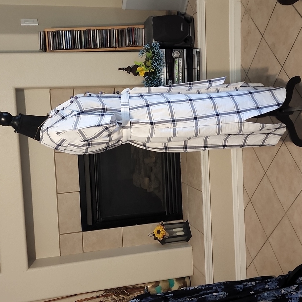 Dress - Picture 2 of 9